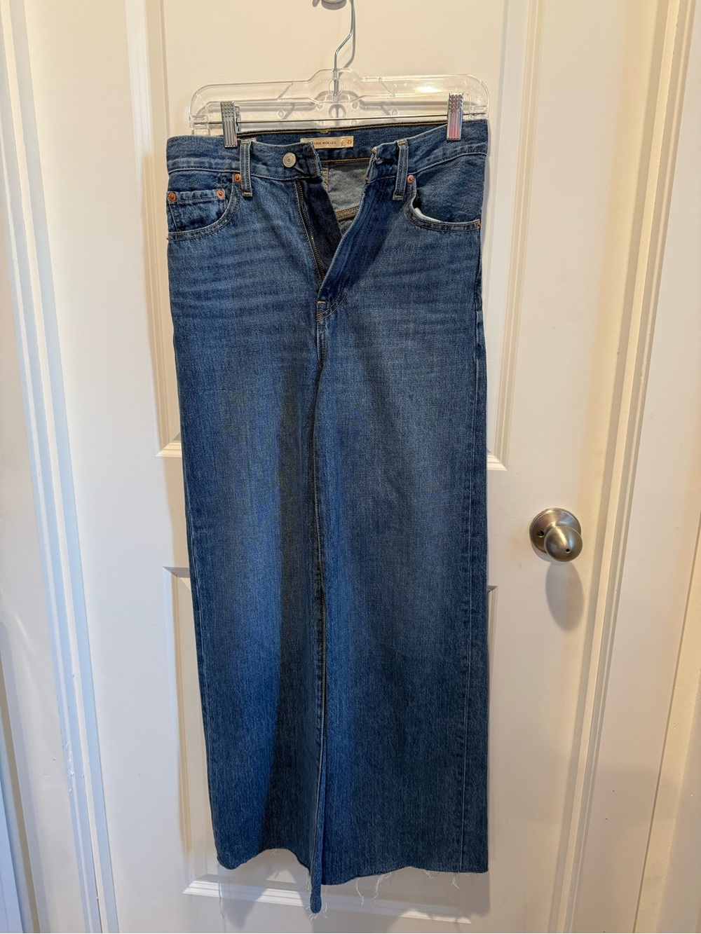 Levi’s Ribcage Wide Leg Jeans Medium Wash High Rise Size 25 - Picture 2 of 4